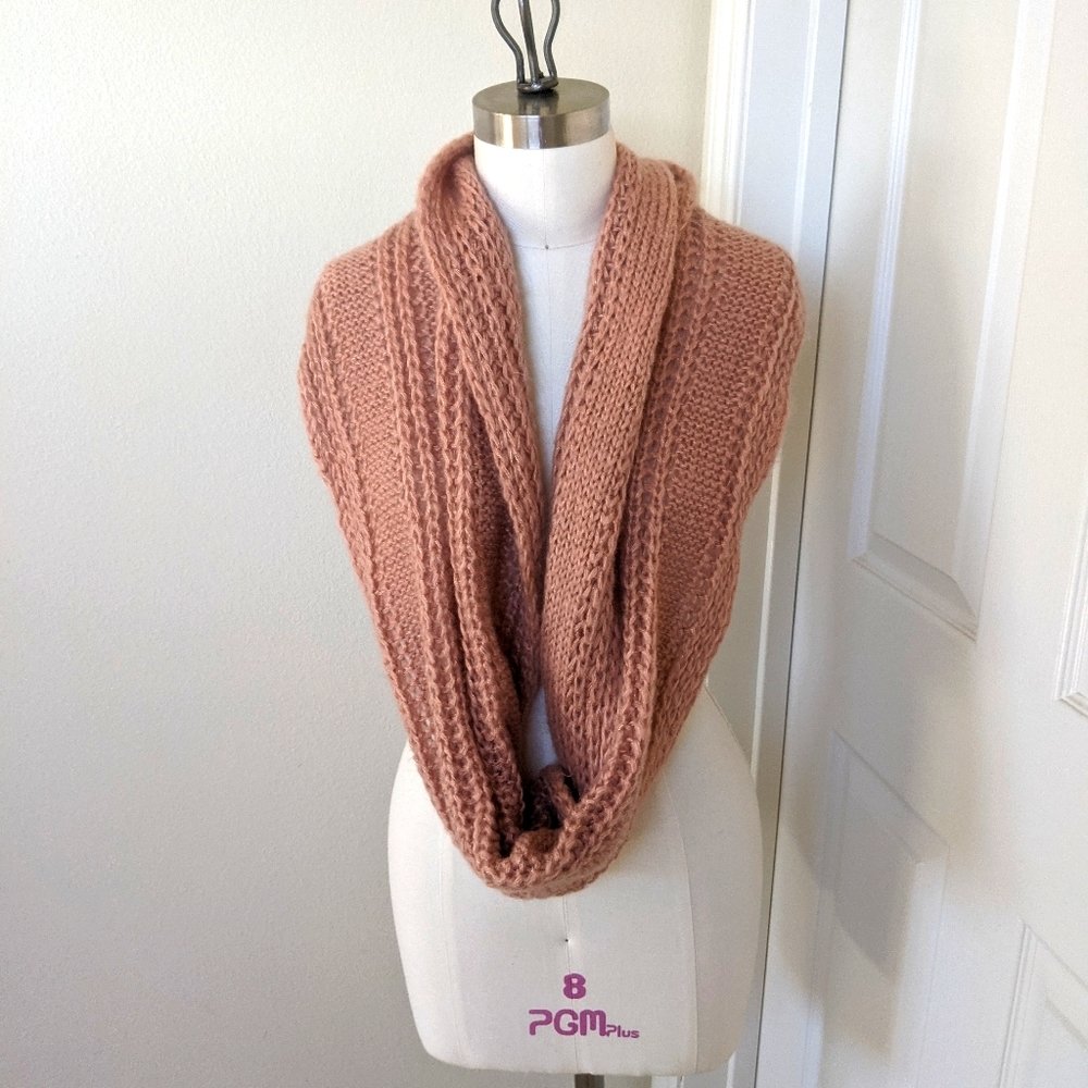Wendy Williams knit circle scarf